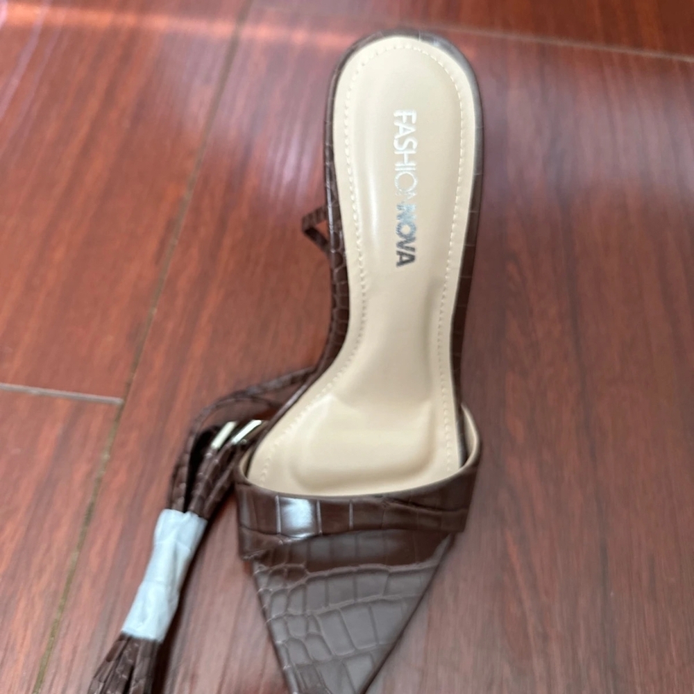 NWOT Fashion Nova Chocolate Croc-Patterned Heels - Picture 3 of 3